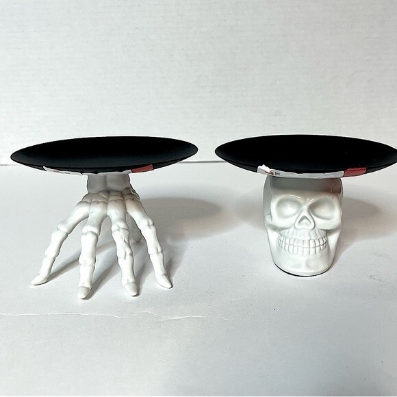 Staging Figurals Set of 2 Halloween Skull and Creepy Hand Candle Stands NEW! - Picture 1 of 14
